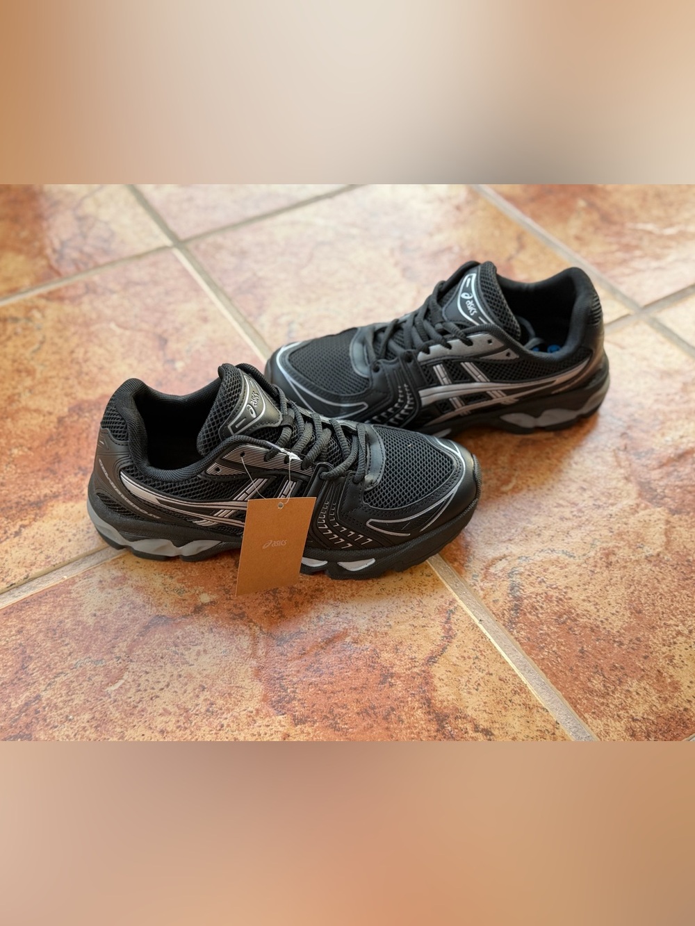 Size 7 Men’s And Women’s 8.5 - Asics Gel Kayano 14 Men's Black Running